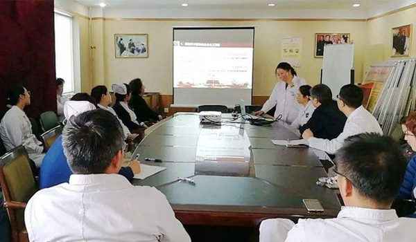 学习十九大精神:发展医疗卫生事业是改善医患关系治本之策(图1) 学习十九大精神:发展医疗卫生事业是改善医患关系治本之策(图1)